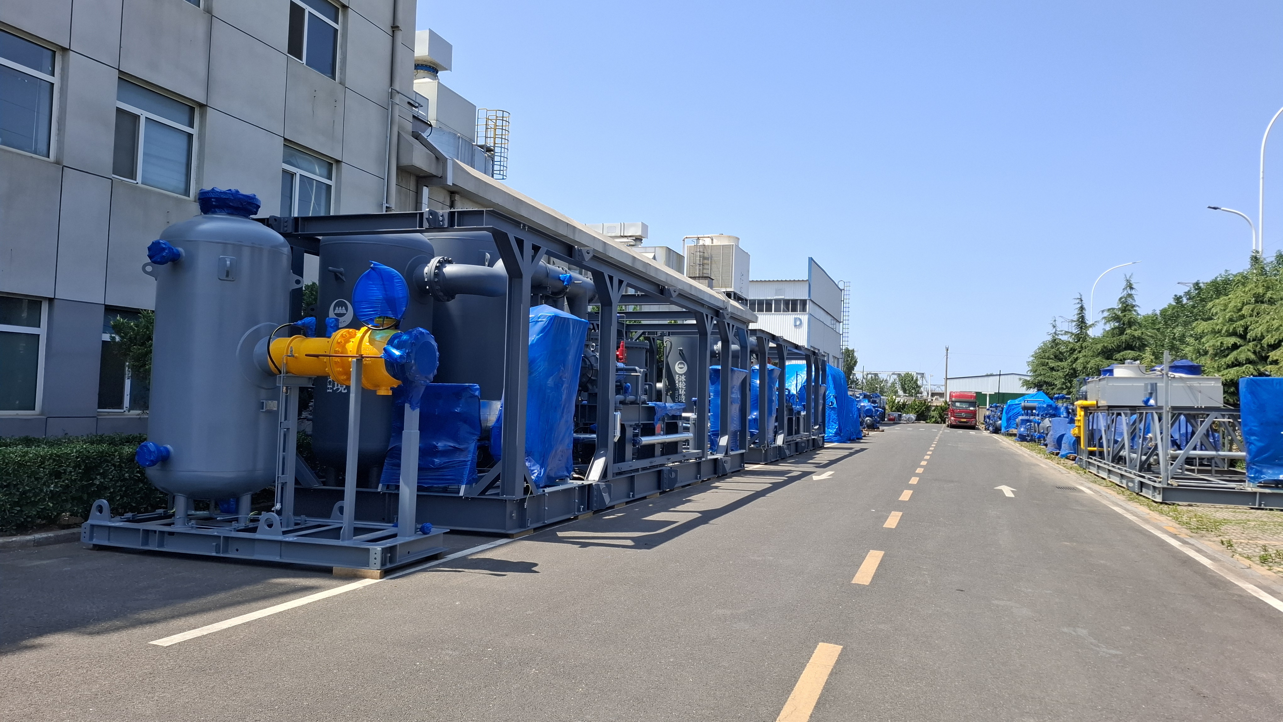 Large-scale cooling system